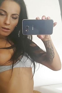 Lexi Dona pictures herself while in the mirror