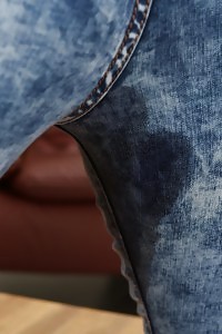 Teressa Bizarre toys her piss soaked pussy hard