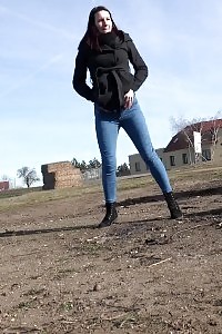 Amanda Hill pisses in public by busy route