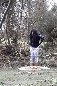 Brunette tart keeps on pissing outside
