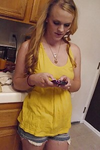 Blonde princess Heidi goes down to munch a fat knob and later got her manicured snatch wet