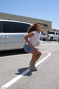 Unclosing her thongs inside the mall