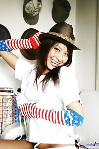 Reina demonstrates her butt like a pro prickteaser while nude shooting