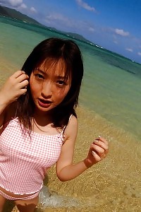Dazzling Asian sexie model share off her cute tits and hairy cunt outdoors