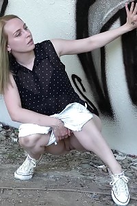 Blonde showstopper squats and pisses outside near a wall