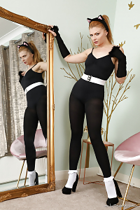 Scarlett Foxett with her provocative poses and catgirl costume that tightly fits on her beautiful body