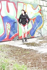 Magnificent cutie Victoria Daniels squats to piss
