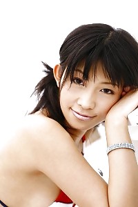 Sasa Handa breathtaking Asian plage bunny bares her naked body in the sun