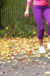 Gym beauty in workout gear relieves herself outdoors