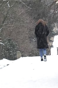 Glorious bombshell Dafne relieves herself in the snow