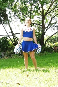 Take a look at this kinky cheerleader as she goes public to experience and finishes up having fun with her gap